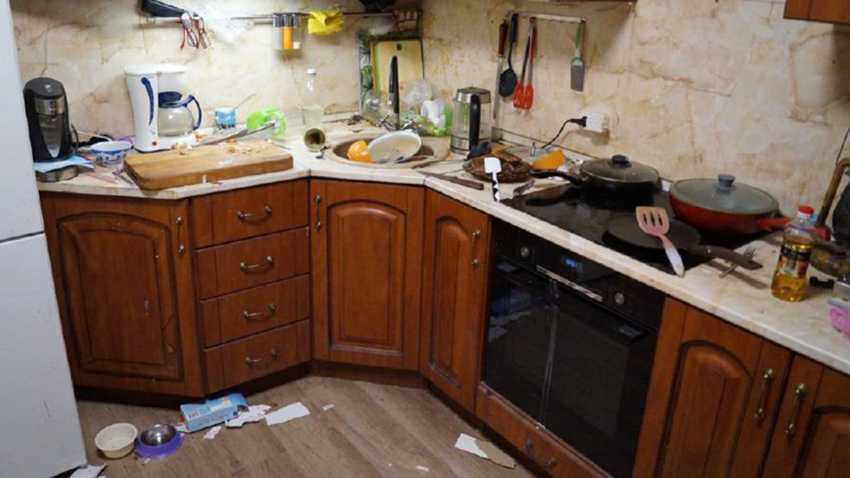 Пьяная женщина напала с ножом на мужа на улице Героев Панфиловцев