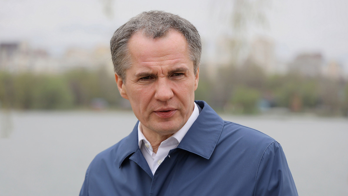 Гладков: Семейная пара ранена при ударе FPV-дрона по автомобилю под Белгородом