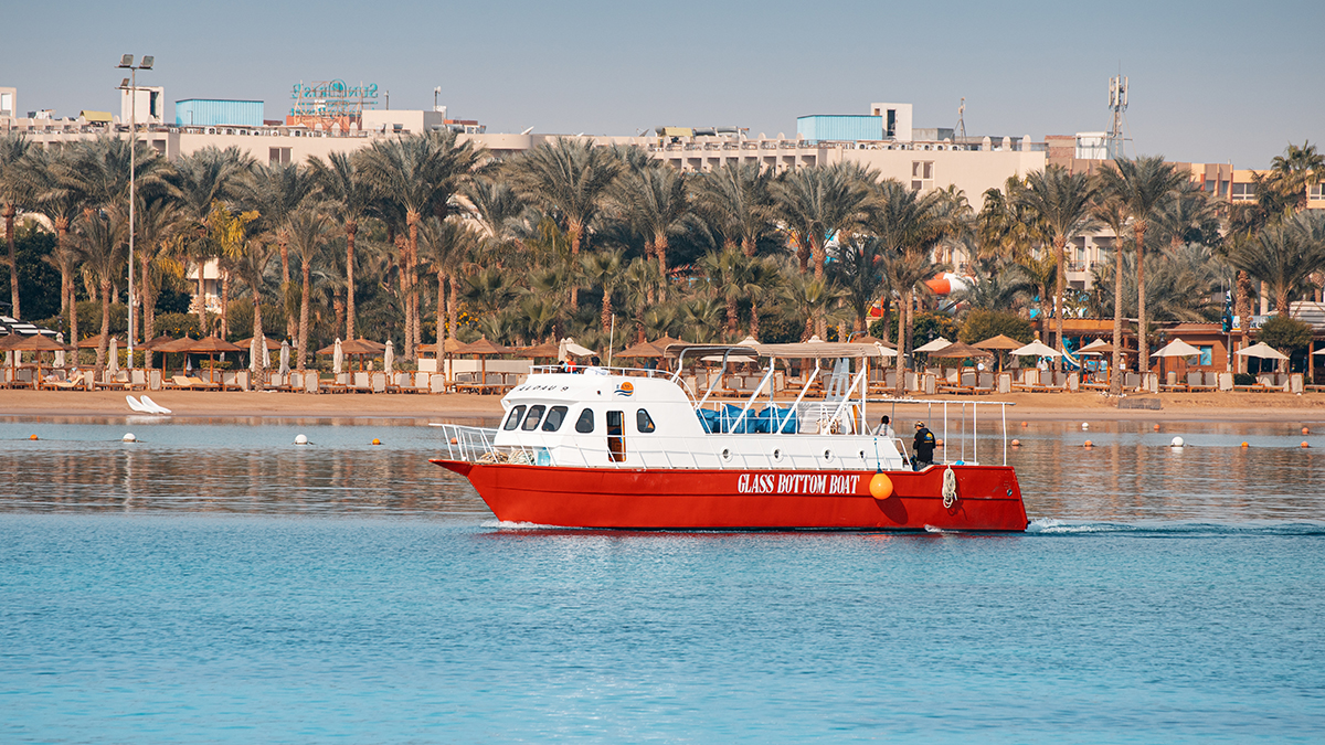 Хотел эффектно причалить: катер сбил россиянку, отдыхавшую в Египте