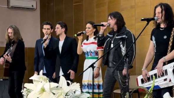 Российские артисты посетили клиники Донбасса