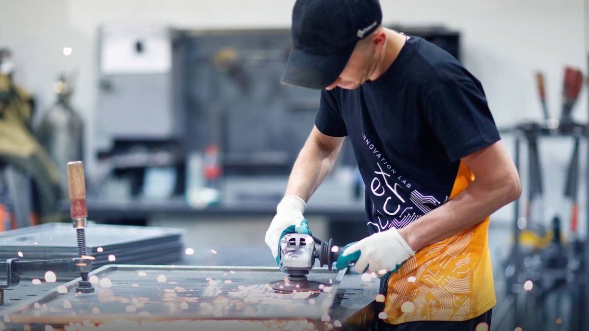 Собянин сообщил о росте спроса на интерактивные панели и дисплеи московского производства