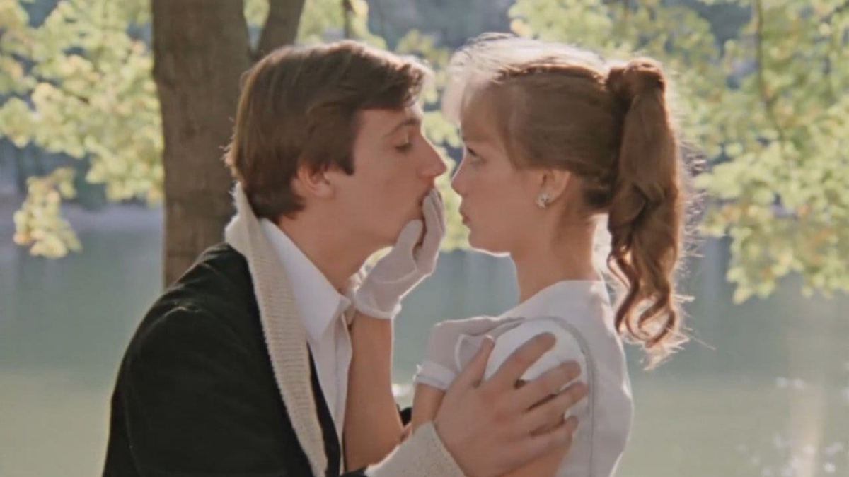 Зрители обнаружили необъяснимый киноляп в комедии «Покровские ворота»