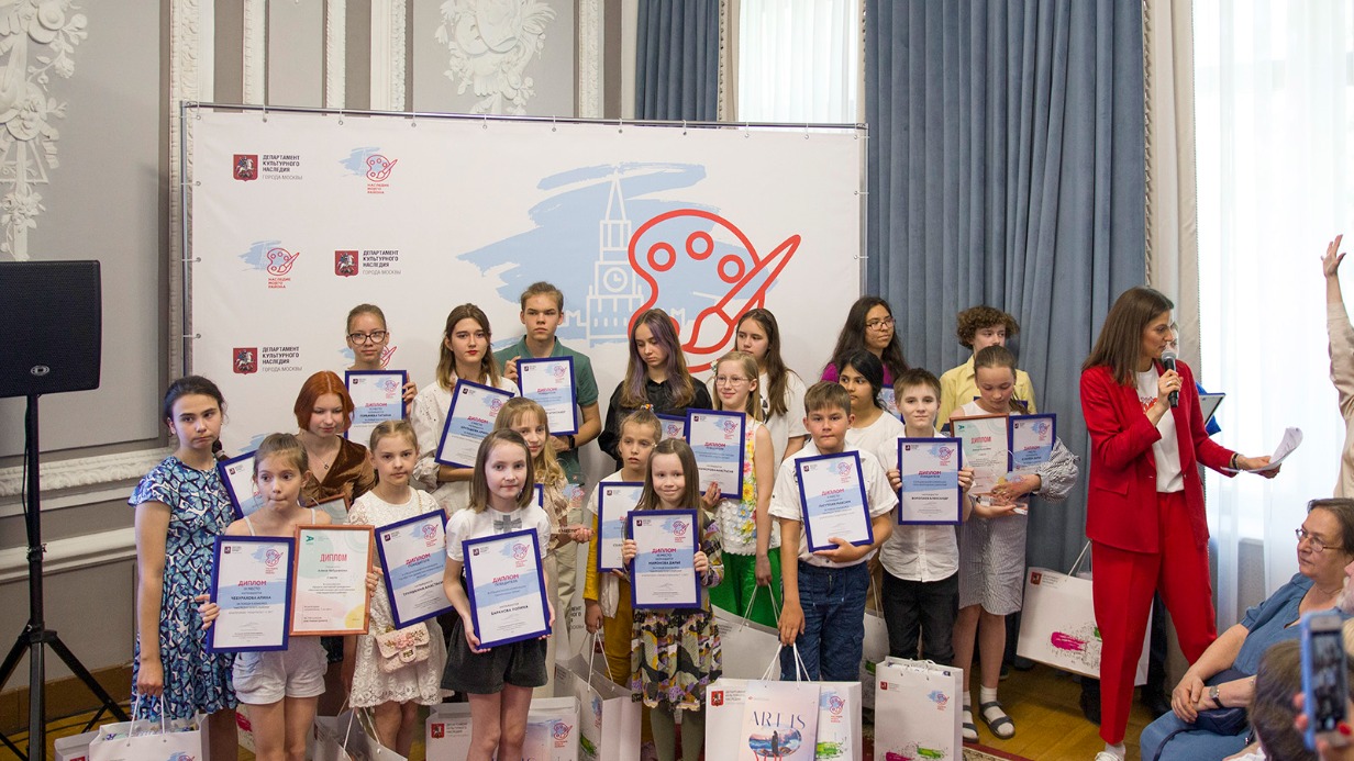 Собянин рассказал о победителях конкурса детского рисунка «Наследие моего района»