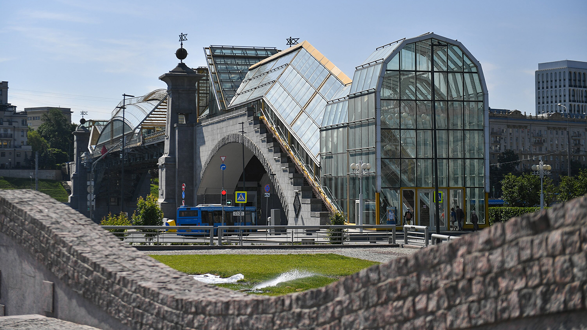 Специалисты приступили к обновлению пяти столичных мостов