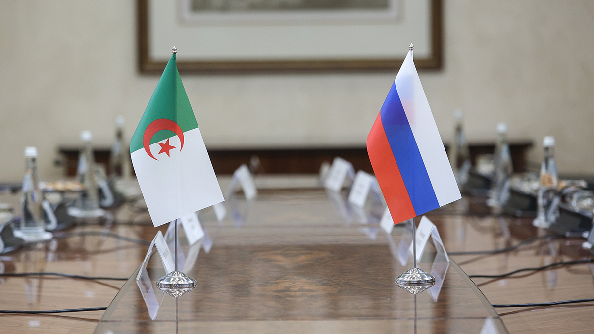 Контрабандиста, найденного Интерполом, доставят в Москву из Алжира