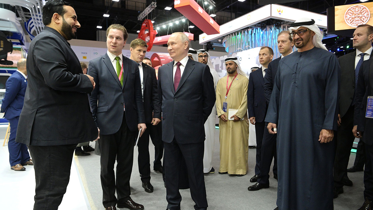 Путин проводит встречу с главой ОАЭ Мухаммедом Бен Зейдом Аль Нахайяном на ПМЭФ