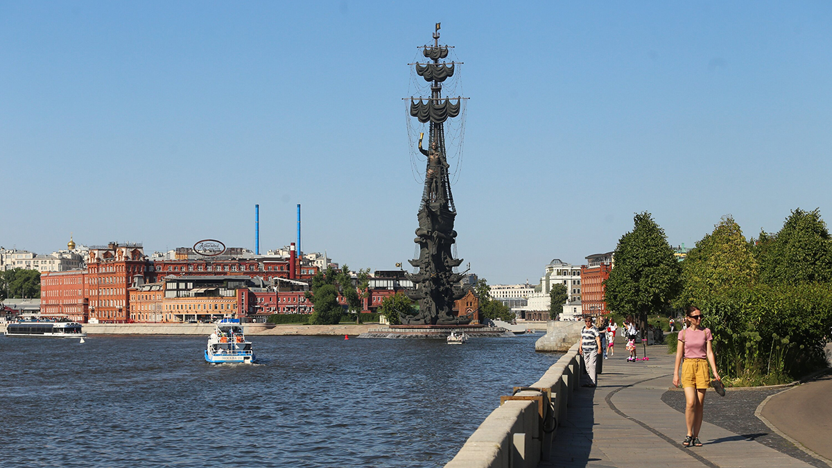 «Оранжевый» уровень опасности из-за сильного потепления объявили в Москве