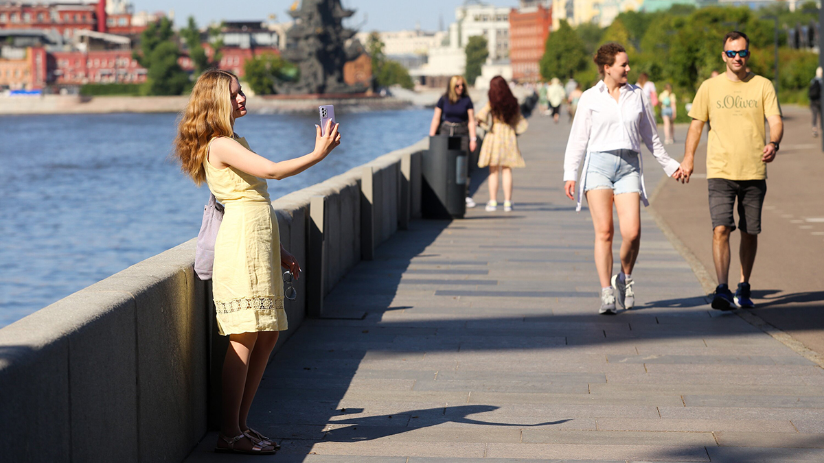 Без дождей, но с ветром: синоптик Точенова рассказала о погоде в Москве на выходных