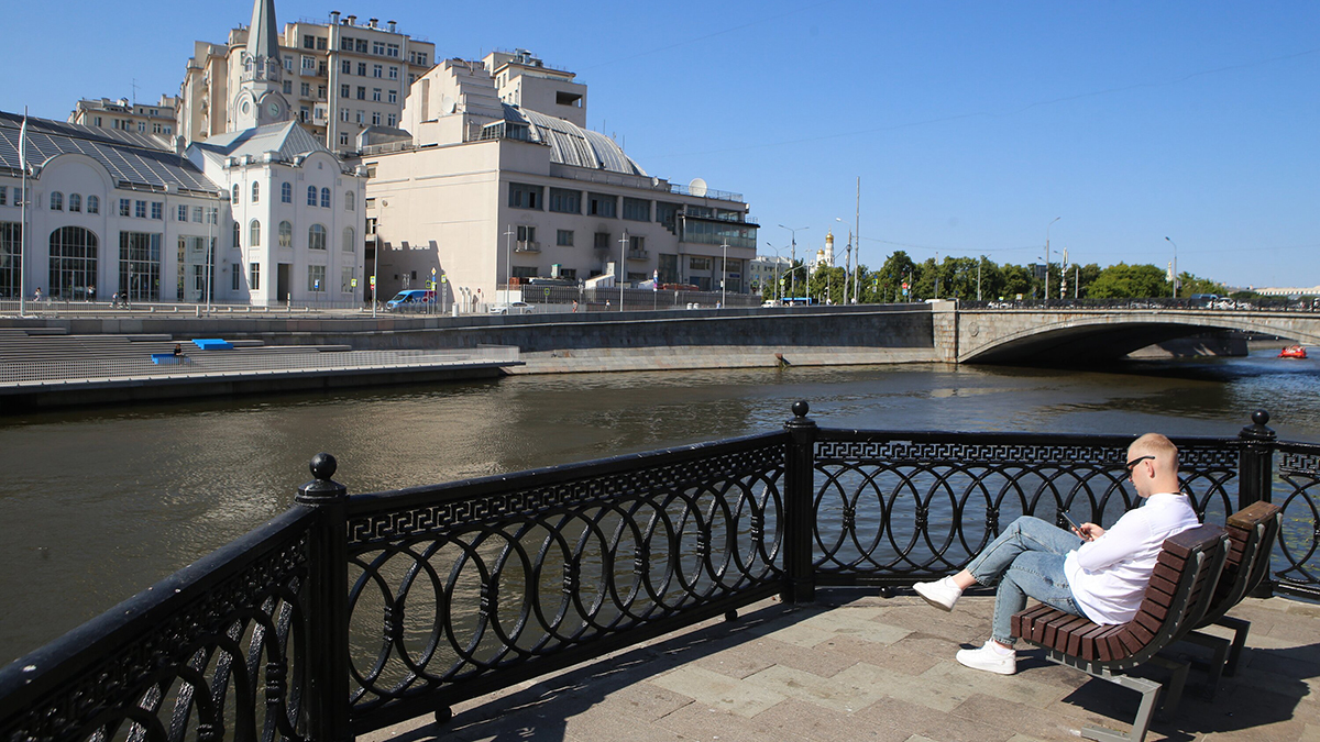 Новую работу устанавливают на месте «Большой глины № 4» на Болотной набережной