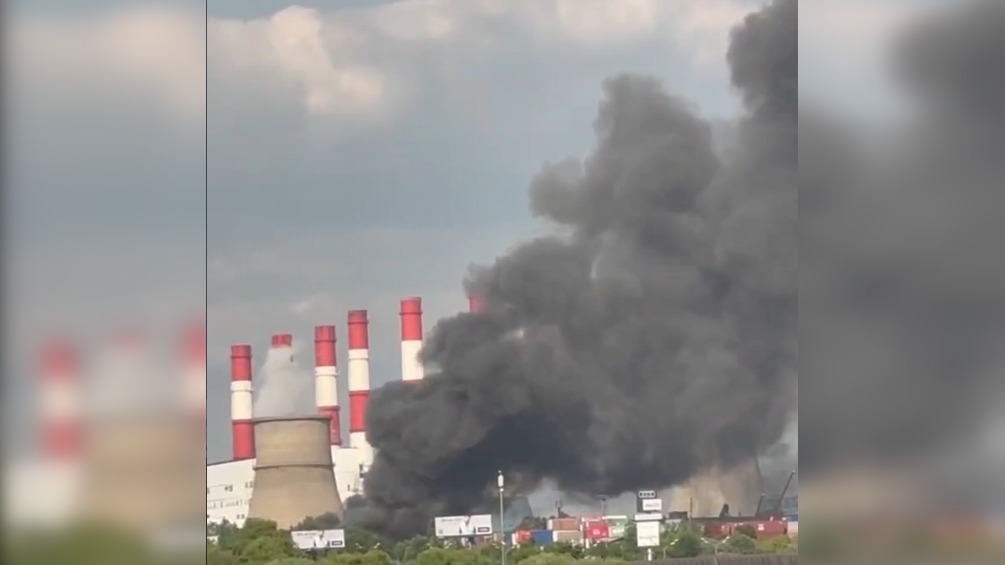 Сильный пожар произошел в Подмосковье возле ТЭЦ-22