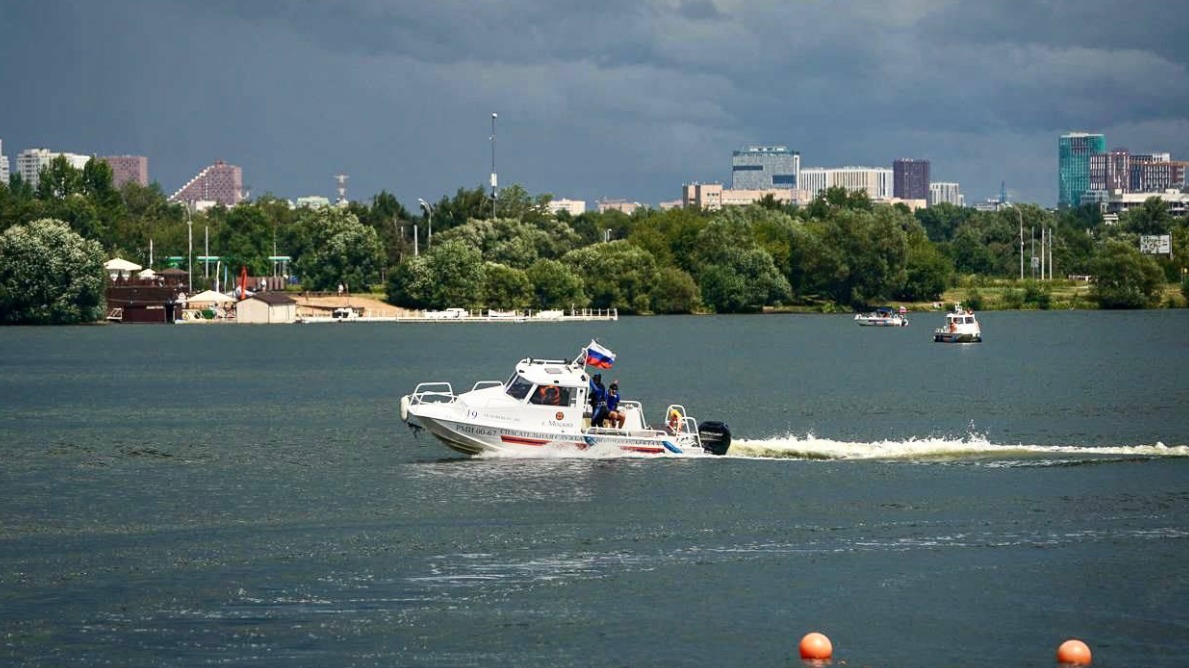 Спасатели призвали москвичей быть внимательными во время отдыха у воды