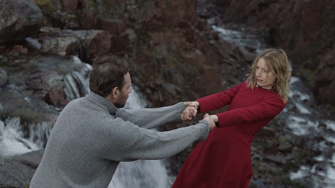 Убийственная любовь в арктической тундре: вышел пронзительный психологический триллер «Туман»