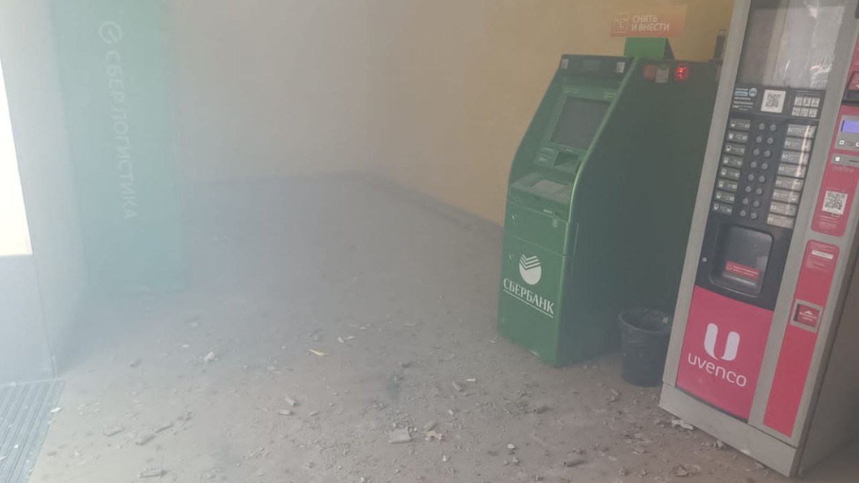 Москвич запустил фейерверк в банке в Химках