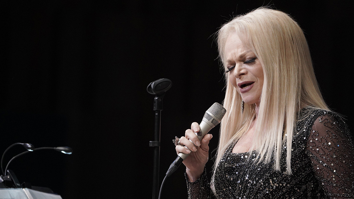 Стало известно, кто стал собственником московской квартиры Ларисы Долиной