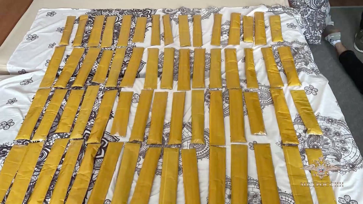 Полицейские в Москве задержали мужчину с крупной партией героина