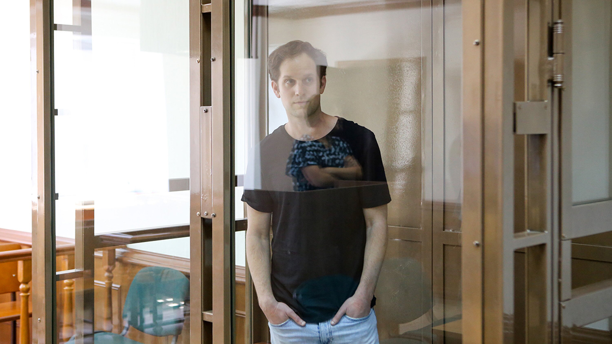 Bloomberg: РФ освободила репортера WSJ Гершковича в рамках обмена осужденными