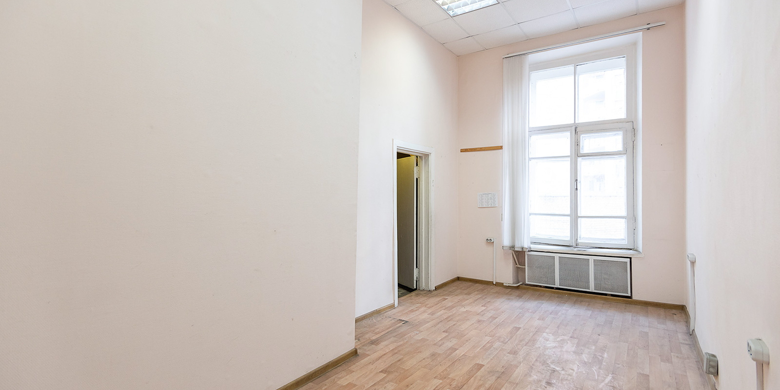 Город выставил на торги 16 коммерческих помещений на севере столицы