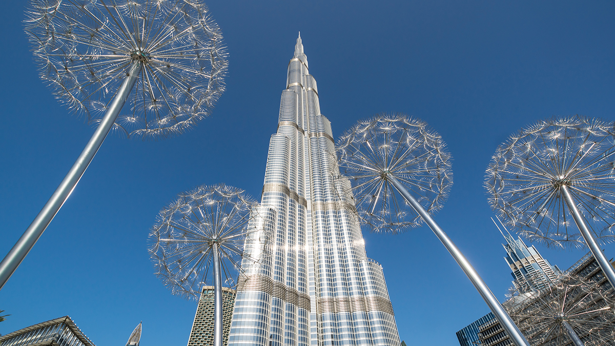 Бурдж-Халифу подсветили в цвета российского флага в честь Дня России