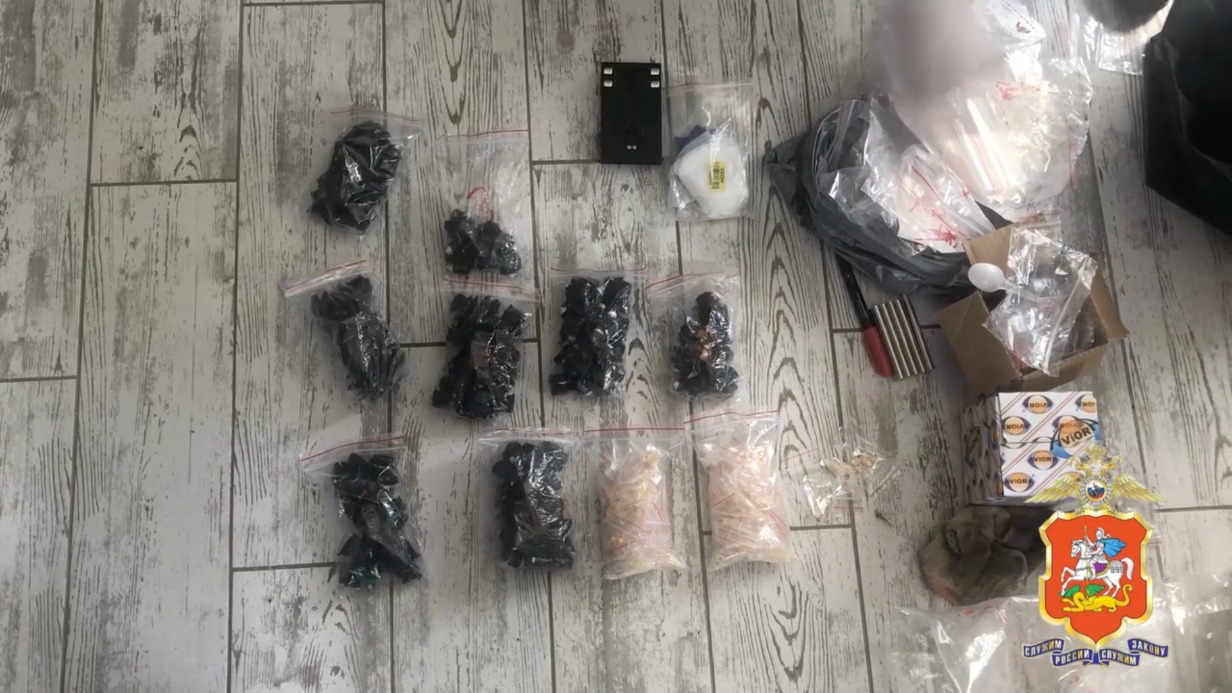 Подмосковная полиция изъяла у закладчика крупную партию наркотиков