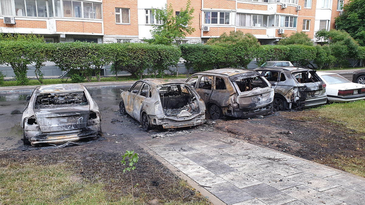 Появились подробности ночного поджога автомобилей на юго-западе Москвы