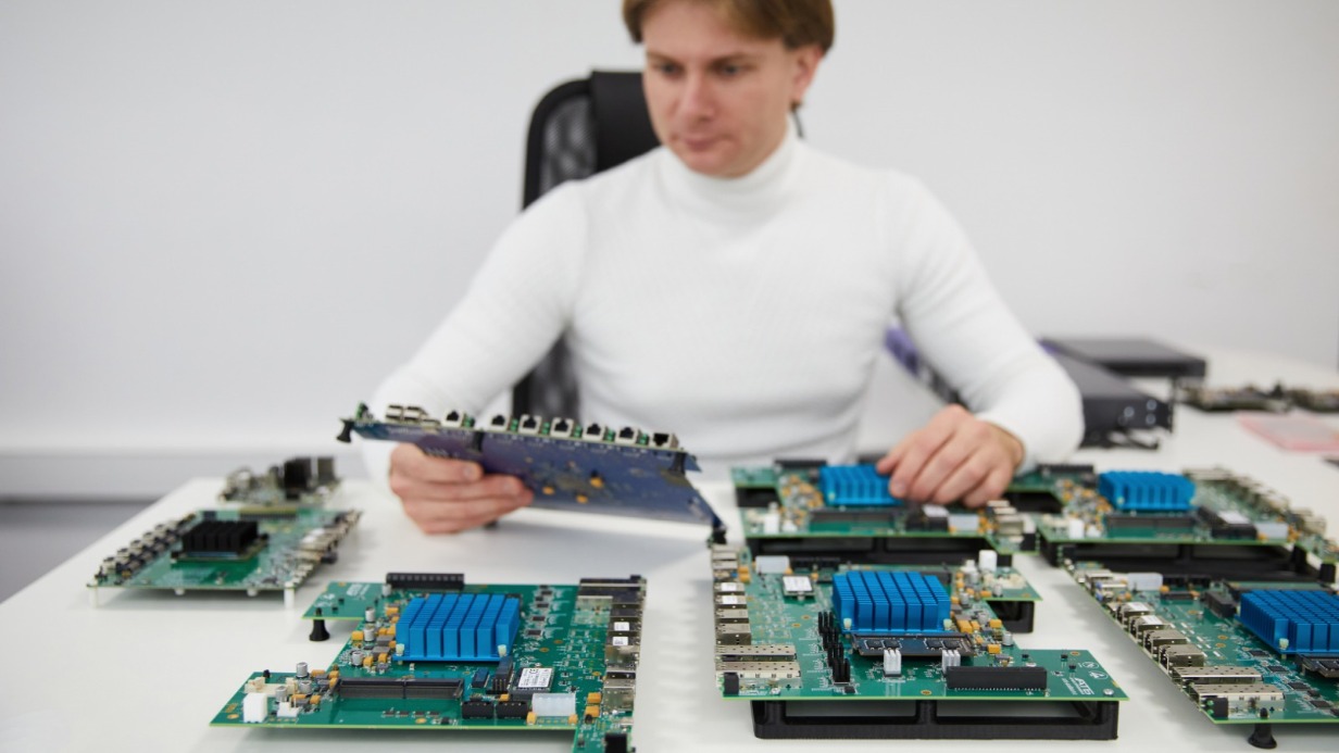 Владислав Овчинский: московский разработчик выпустит крупную партию мини-компьютеров 