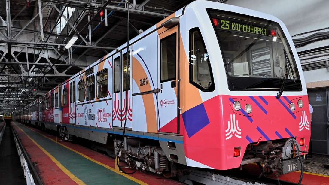 Посвященный 100-летию московского спорта поезд начал курсировать в метро