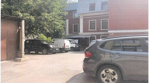 Незаконное ограждение для проезда к жилым домам демонтировали в Басманном районе