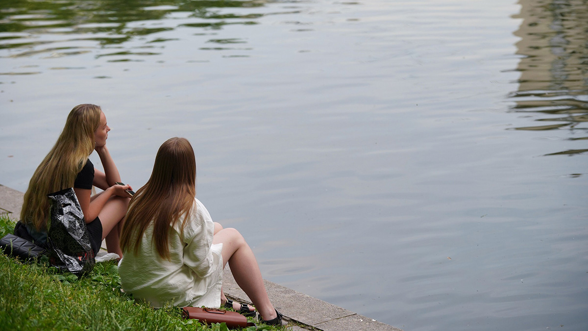 Почти 100 спасателей непрерывно патрулируют водные акватории Москвы из-за сильной жары