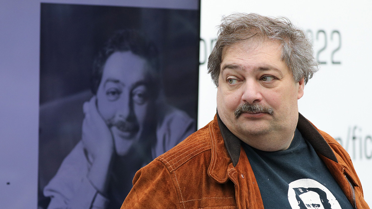 Налоговая ликвидировала ИП писателя Дмитрия Быкова* в России — Mash