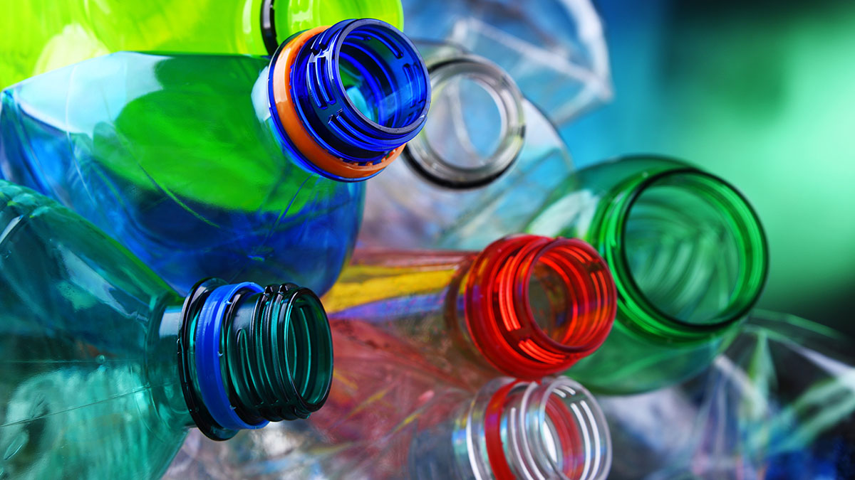 Три вида под запретом: какие ПЭТ-упаковки под него попадут и чем они опасны