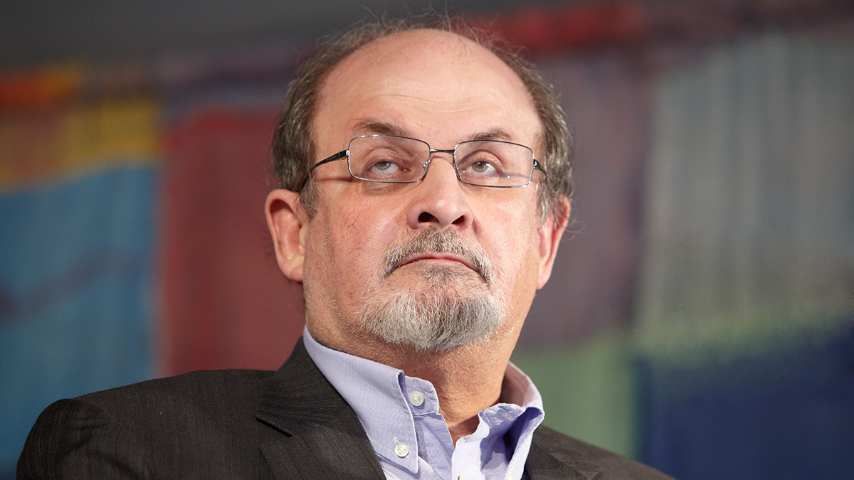 Напавшему на писателя Салмана Рушди мужчине вынесли приговор