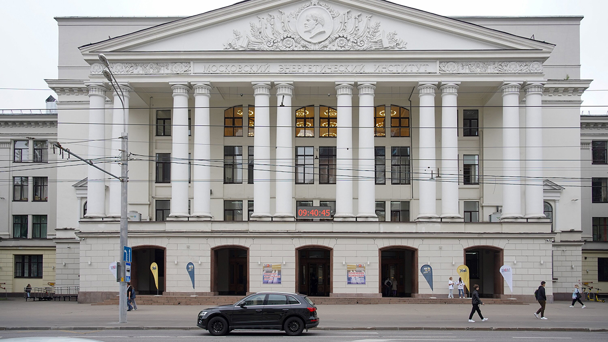 Подключили линии электроснабжения полевого госпиталя, жилья, ремонтных мастерских