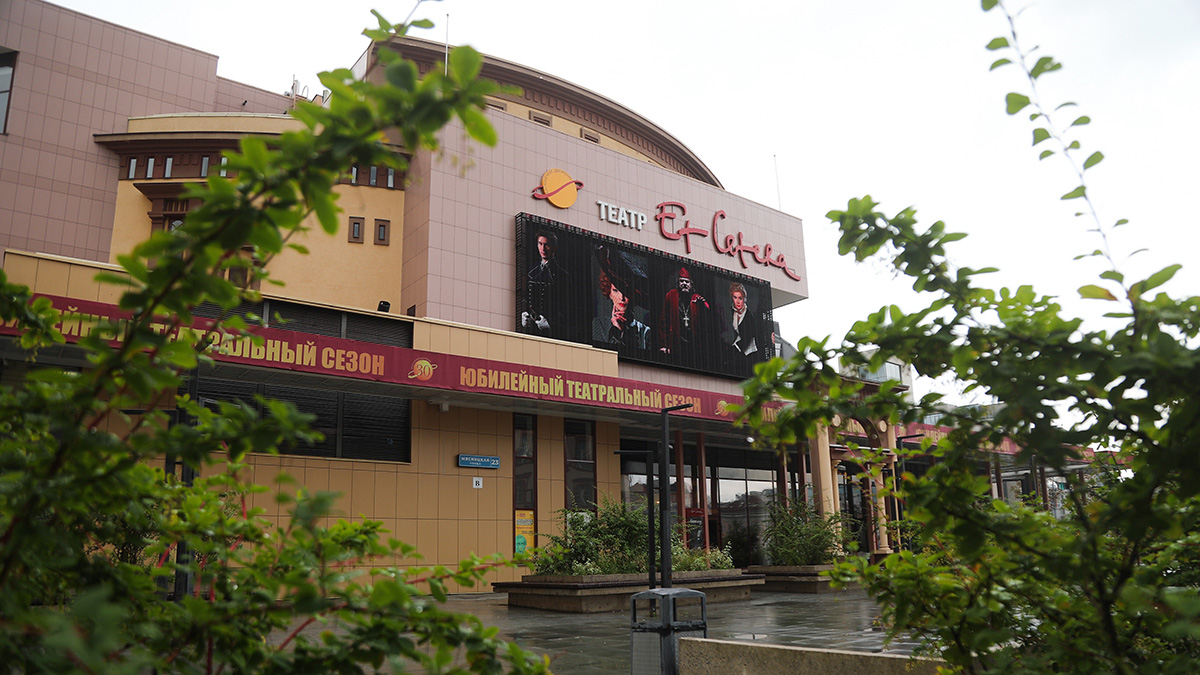 Индийские танцы слились в спектакле