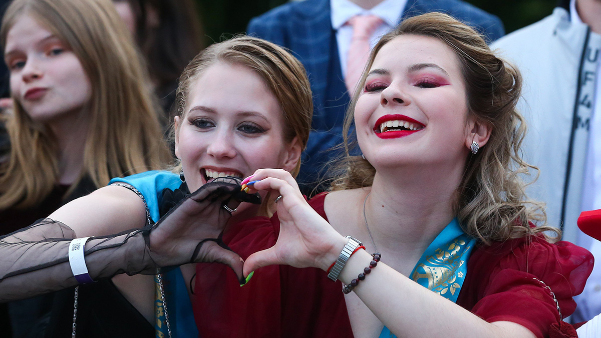 Проще, чем кажется: как сэкономить на платье для выпускного 