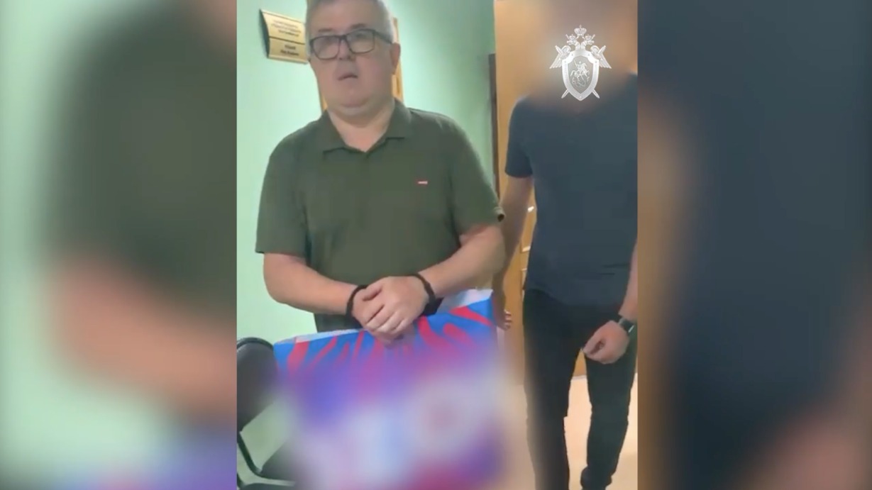 Суд приговорил бывшего высокопоставленного сотрудника ФТС к восьми годам колонии за взятки