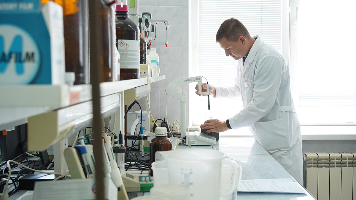 ВОЗ предупредила об активном распространении нового варианта «омикрон»-штамма