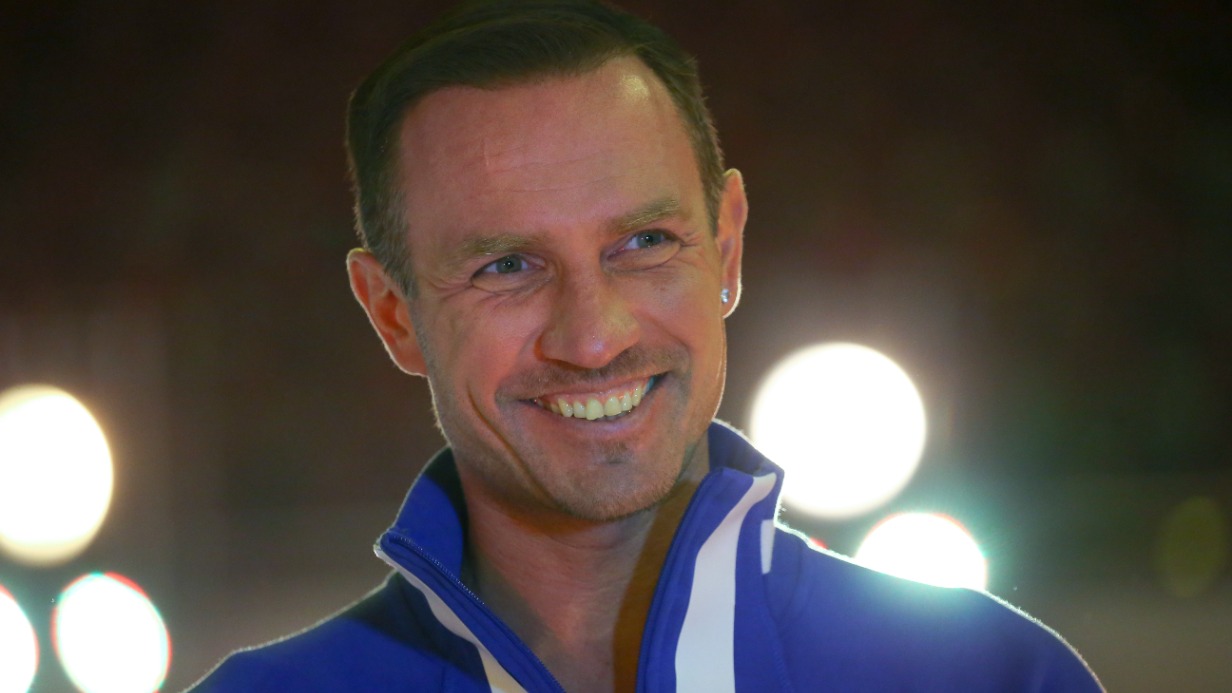 Почему у Костомарова до сих пор нет протезов на руках