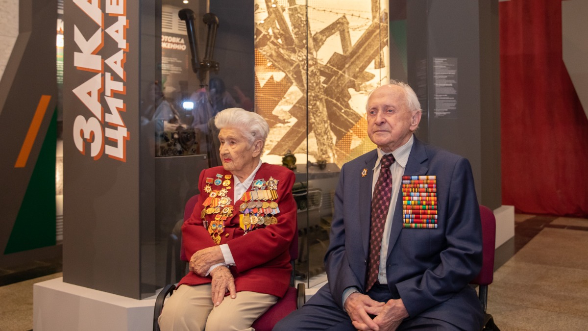 Участники Курской битвы стали первыми посетителями выставки «Закат Цитадели»
