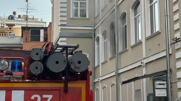 Прокуратура взяла на контроль установление причин пожара в БЦ центре Москвы