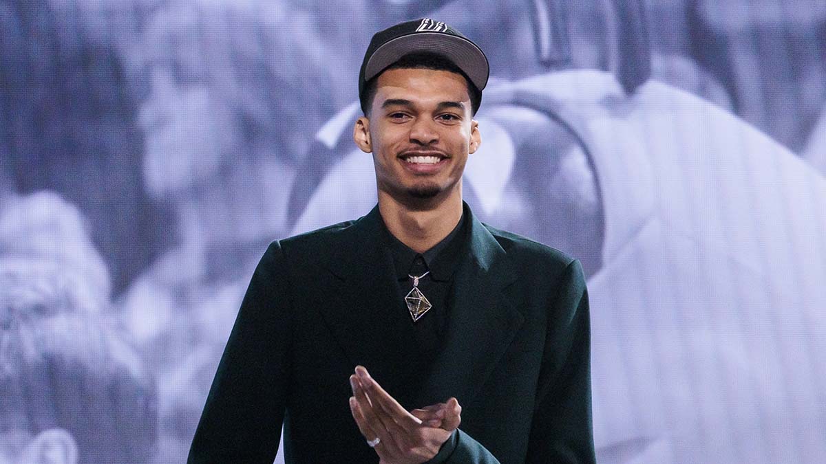 «Я насладился ужином»: баскетболист Вембаньяма прокомментировал нападение его охранника на Бритни Спирс