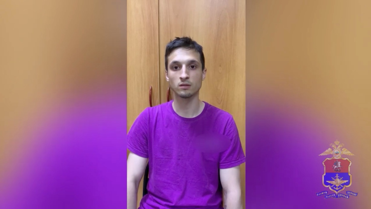 Вооруженный житель Подмосковья ограбил школьника в электричке