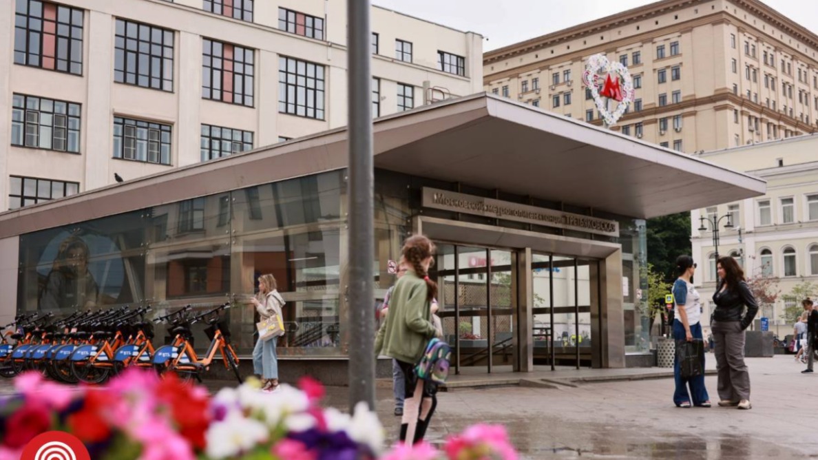 Инсталляции «сеМья» в форме сердца разместили на шести станциях метро Москвы