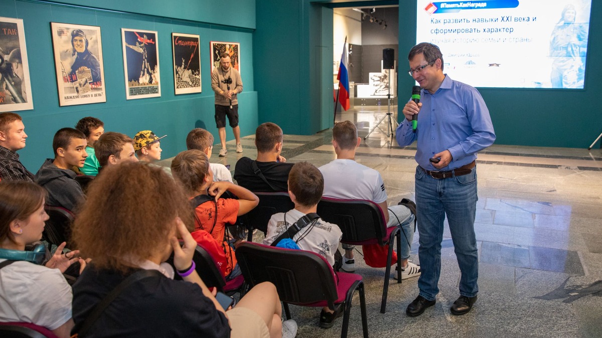 В стенах Музея Победы победитель конкурса «Лидеры России» провел мастер-класс для детей из ДНР