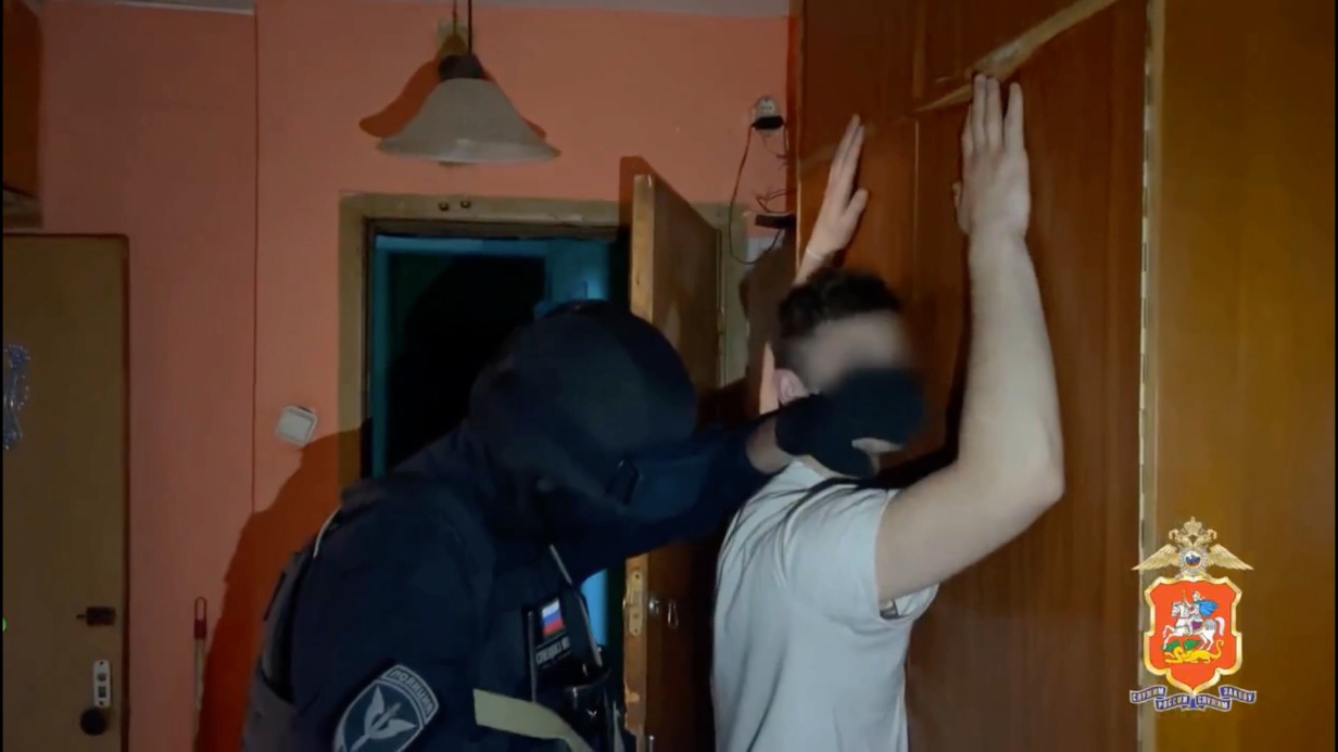 Банда разбойников ограбила молодого человека в Подмосковье с помощью сайта для знакомств