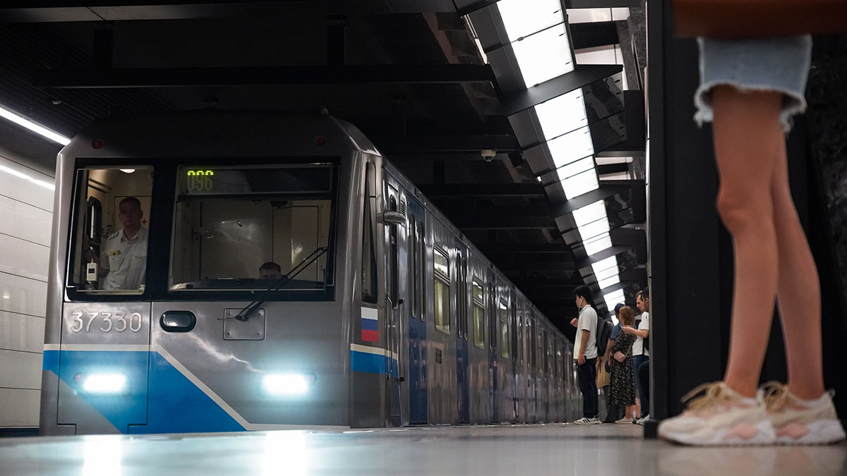 Пригородные поезда на нескольких направлениях задерживаются из-за пожара в Химках