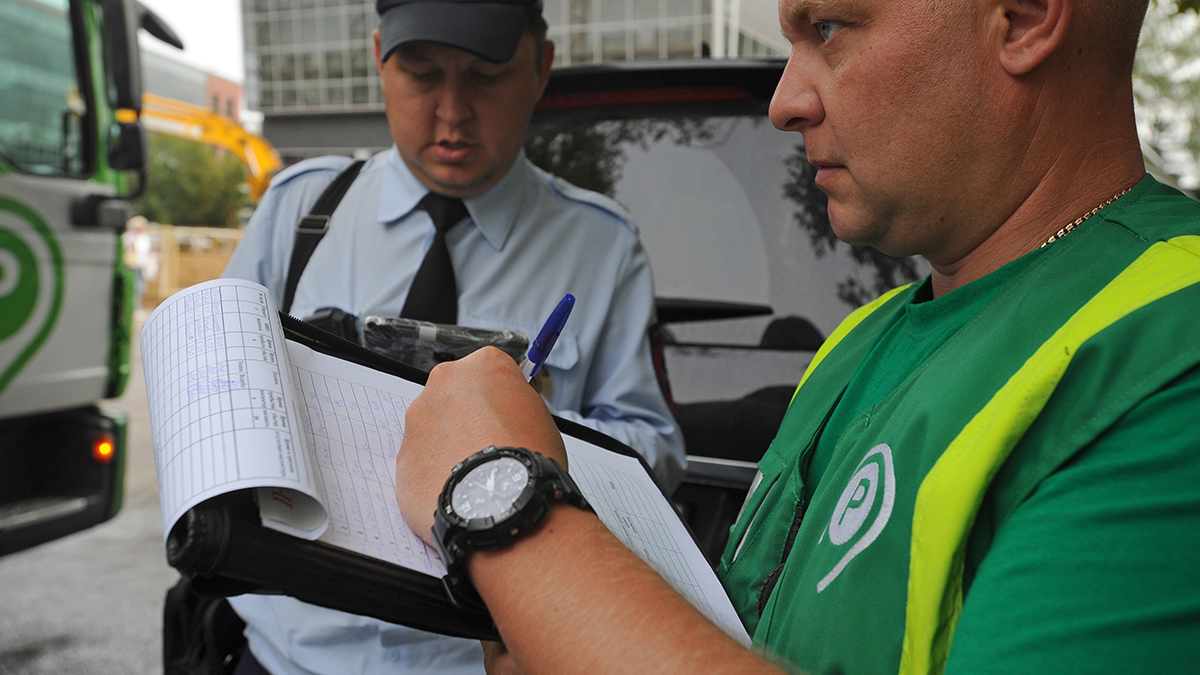 Более 500 люксовых машин эвакуировали с велодорожек в Москве в этом году