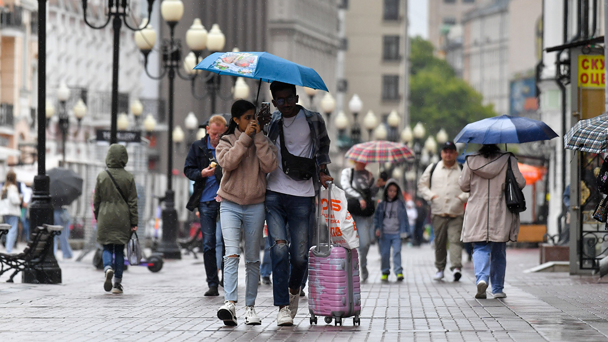 Синоптик Вильфанд объяснил скопление воды на улицах Москвы