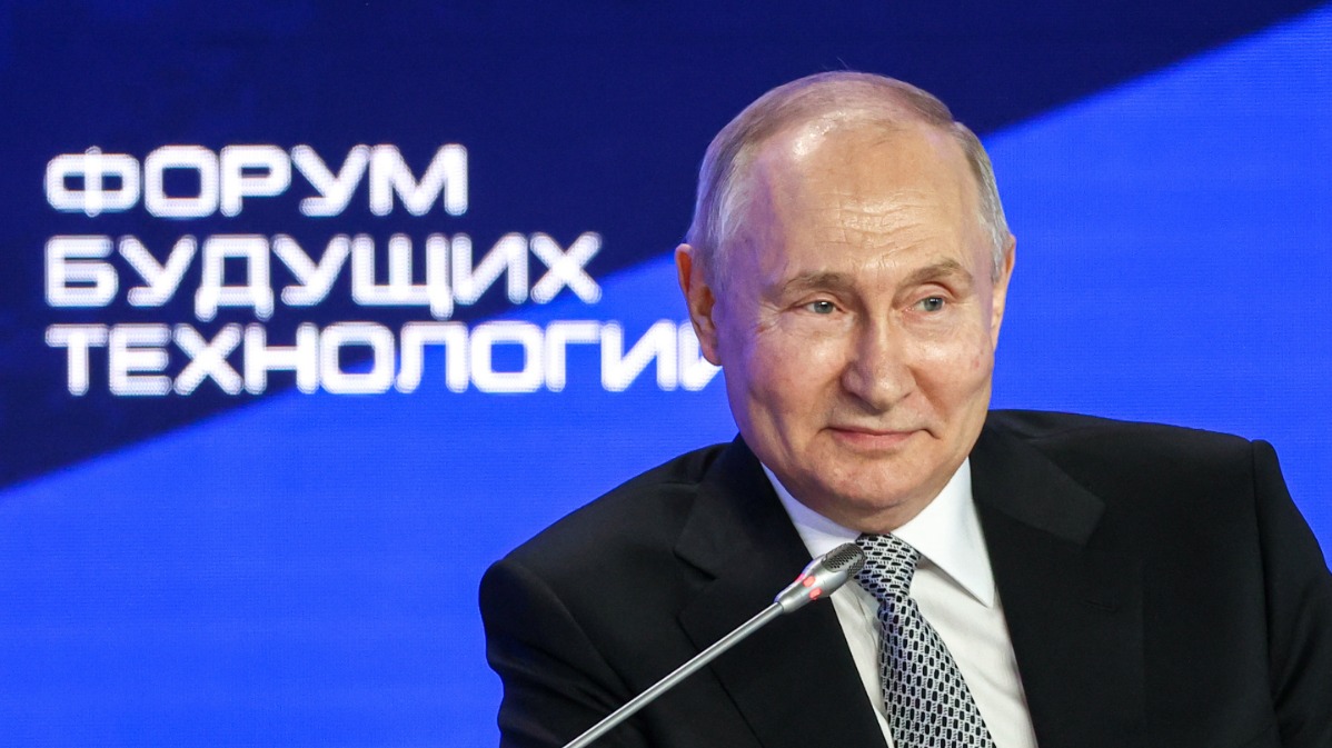 Президент России Владимир Путин принял участие в пленарной сессии Форума будущих технологий «Вычисления и связь. Квантовый мир». Глава государства подчеркнул, что Москва признана одним из лучших мегаполисов мира по многим показателям, в том числе по внедрению передовых технологий