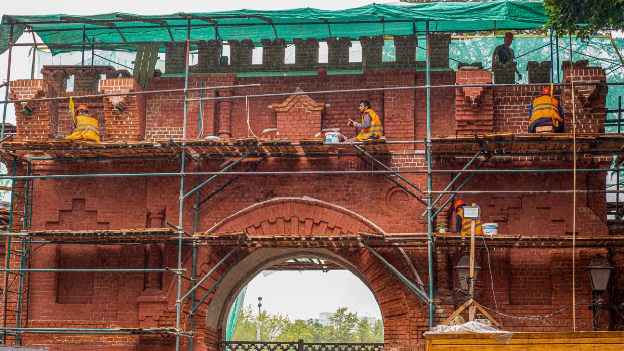 Столичные службы восстановят ограду с башенками в парке «Покровское-Стрешнево»