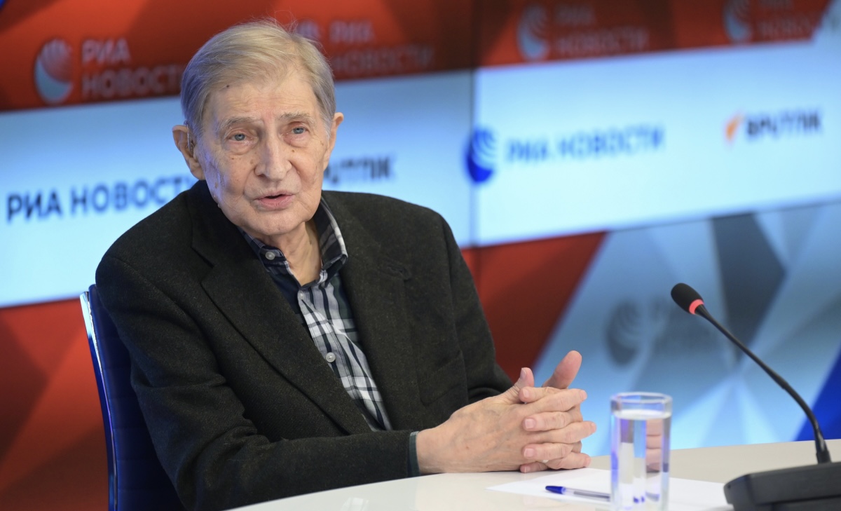 Сын актера Ясуловича раскрыл причины госпитализации отца